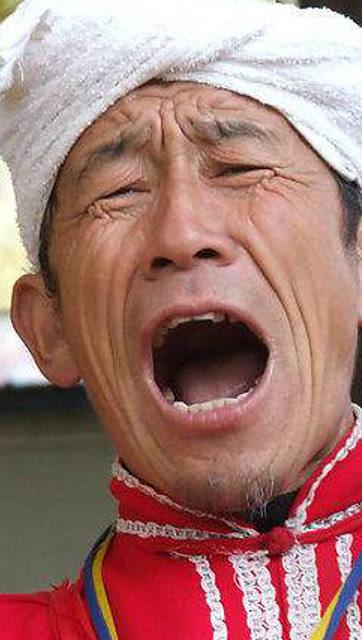 陕北农民都有一副好嗓子,40度高温扯着嗓子唱,太不容易了