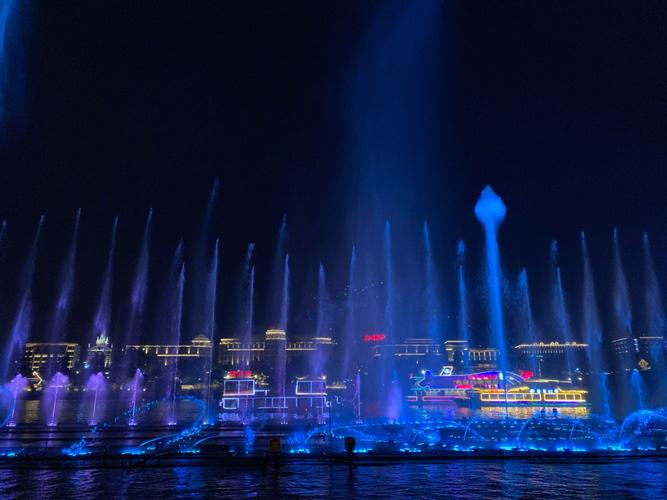 柳州音乐喷泉最新时间第一场 20:00-20:15第二场 21:00-21:15喷泉很