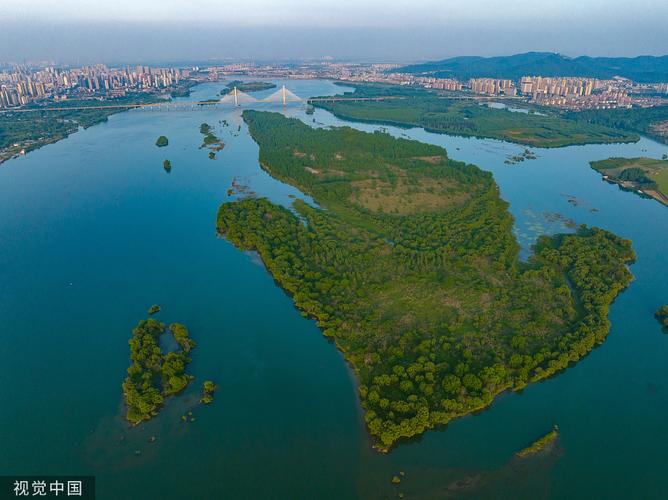 湖北襄阳汉江国家湿地公园绿意盎然水天一色