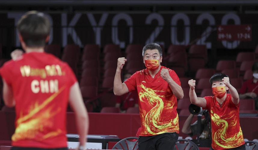 8月5日,中国队选手王曼昱在比赛中庆祝.新华社照片,东京,2021年8月5日
