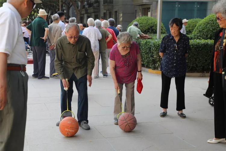八九十岁老人欢乐过六一趣味运动会