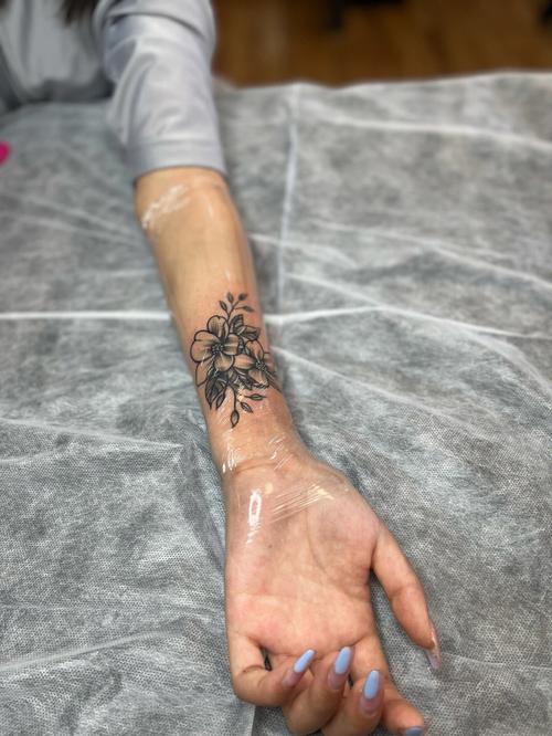西安纹身素花纹身手腕纹身小纹身女生纹身