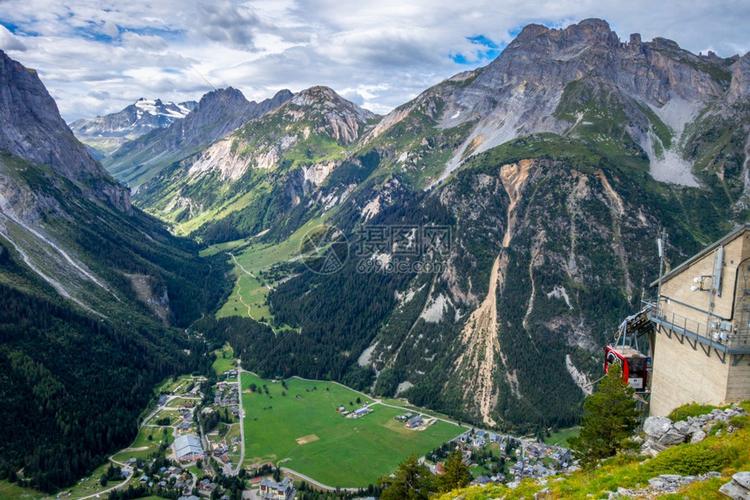 法国阿尔卑斯山的城镇和区风景pralogn城市和山区风景法国阿尔卑斯山