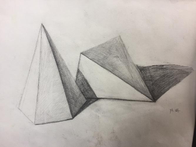 美术班作品展示 写美篇唐浩南同学,这学期从几何体开始到石膏组合表现