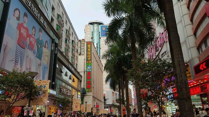 无论是外地游客抑或深圳本地居民都会到目前为止,深圳最繁华的商业街