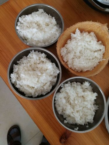 请问四碗米饭,你要哪一碗?
