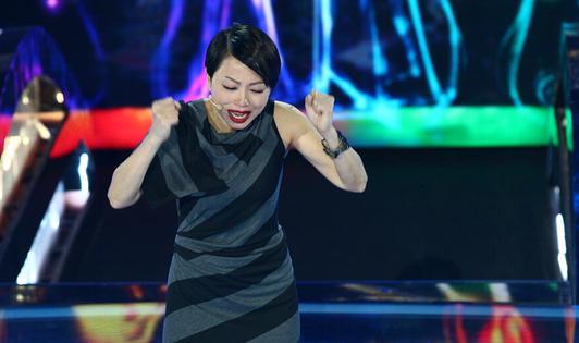 去年在《我是演说家》的演讲台上,鲜少谈及自己感情的刘玉翠还在台上