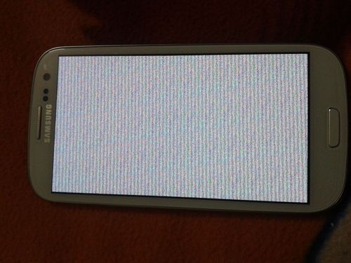三星gt-i9300手机开机花屏,一直处在横纹的花屏状态,请问是怎么回事?