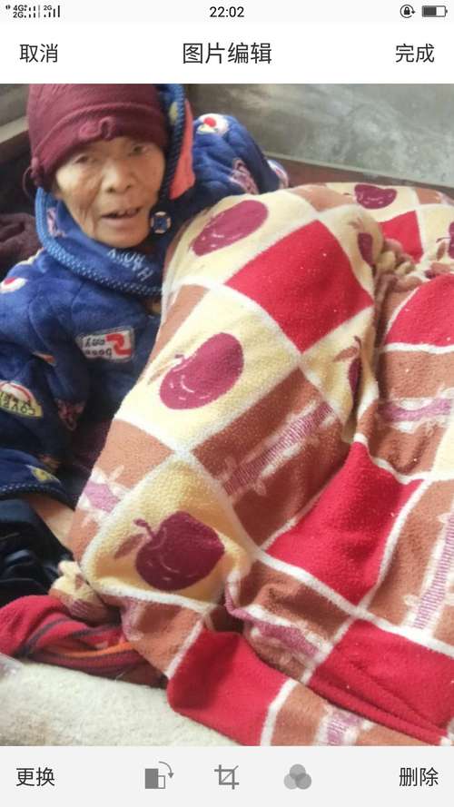 肖爱的奶奶毛奎秀,现年87岁,患老年痴呆,常年卧床不起,靠人照顾.