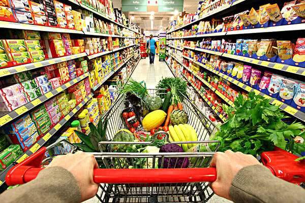 逛超市,这6种食物最好不要买,品质不高,促销员:少给孩子吃