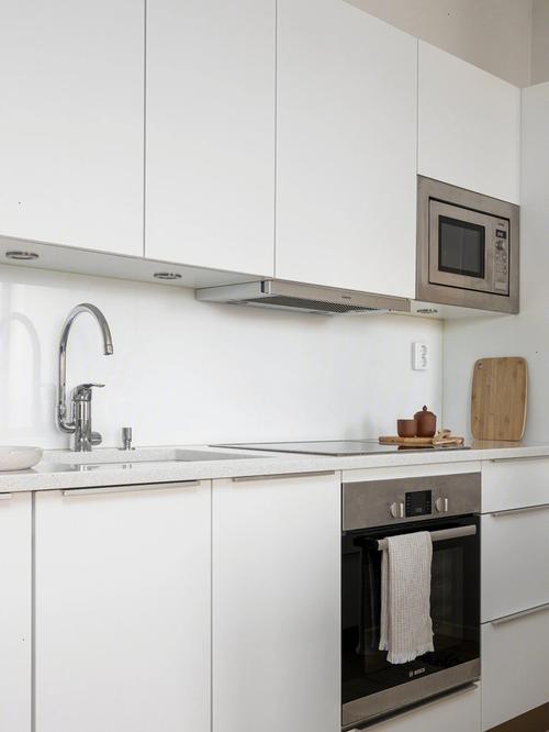 更多的厨房空间橱柜与岛台均采用石英石台面整体橱柜均为爱格w1000