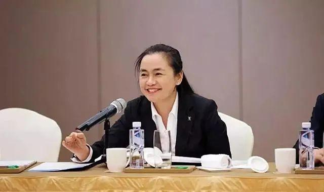 她的丈夫陈建华,既是恒力集团董事长,也是苏州首富.