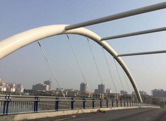 据介绍,人文路上跨贾鲁河大桥工程位于中牟县绿博文化产业园区人文路