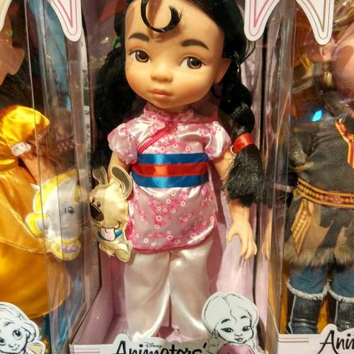 每次去逛迪士尼店都想抱走的娃娃