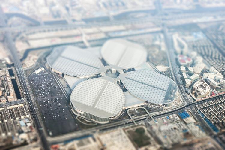 国家会展中心(上海)坐落于虹桥商务区核心区西部,是目前世界上面积最
