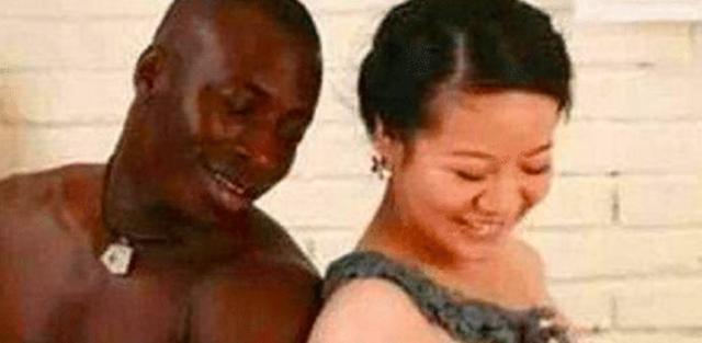 嫁给黑人拳王3年生2个孩子的中国女孩,现在过得十分艰苦