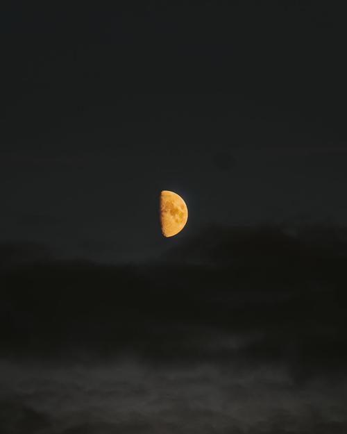 黑夜天空半月图片,高清图片